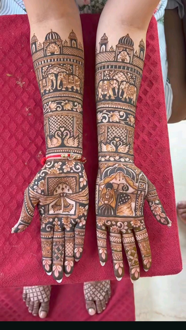 Arabic style bridal mehendi with bold floral trail and clean negative spaces